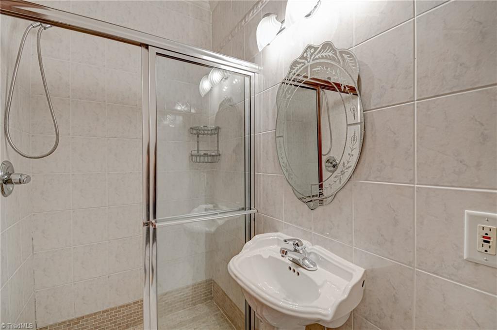 72 West End Boulevard # 5 Property Photo 8