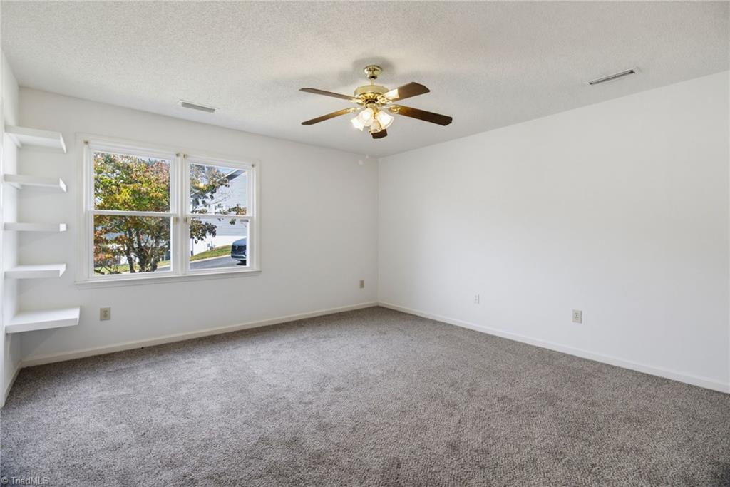 956 Heatherstone Drive Property Photo 13