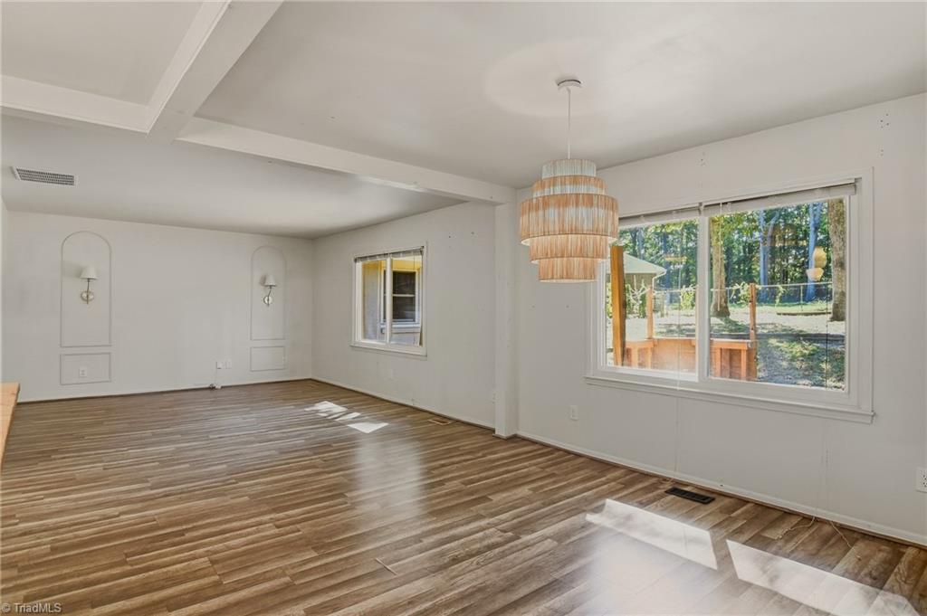 4403 Kingsland Drive Property Photo 6