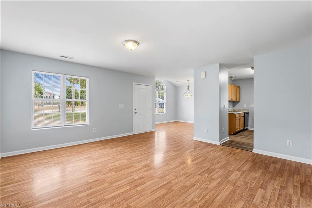 405 Dudley Street Property Photo 4