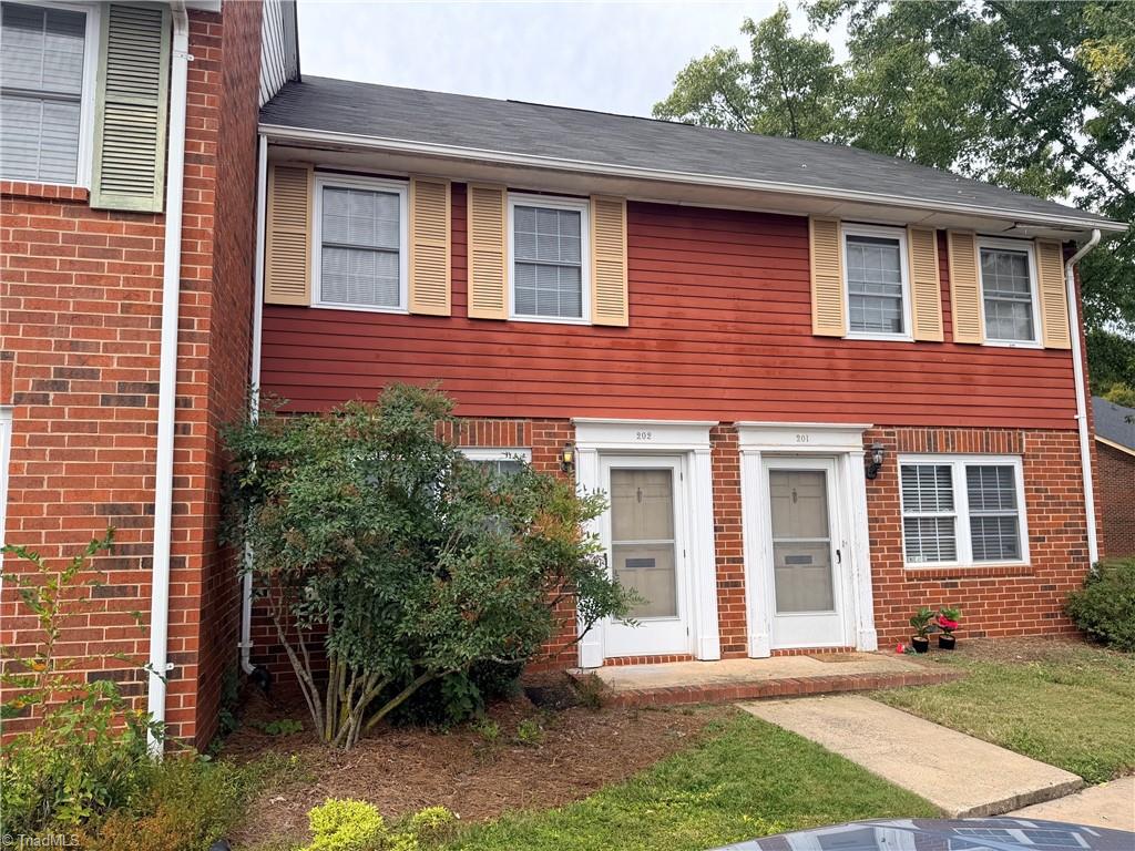 1300 Larchmont Place # 202 Property Photo 1
