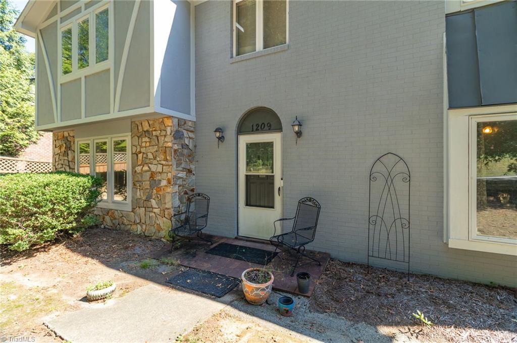 1209 Shalimar Drive Property Photo 6