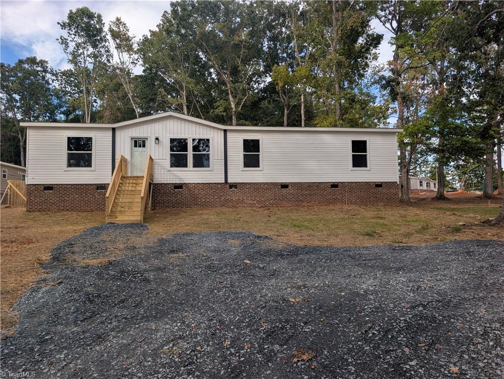 1424 Pineview Road Property Photo 1