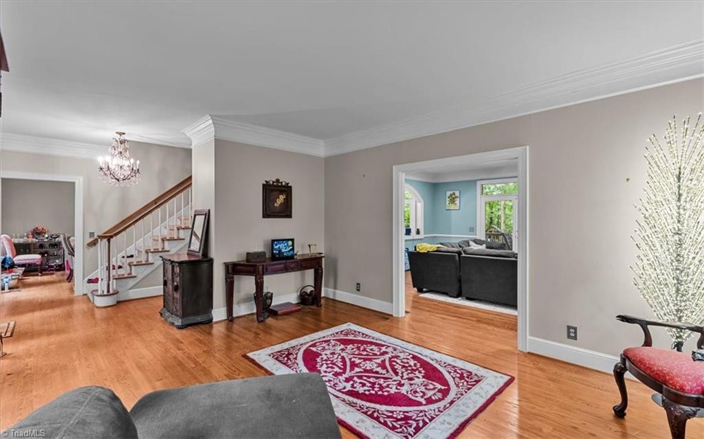1035 Viewmont Drive Property Photo 4