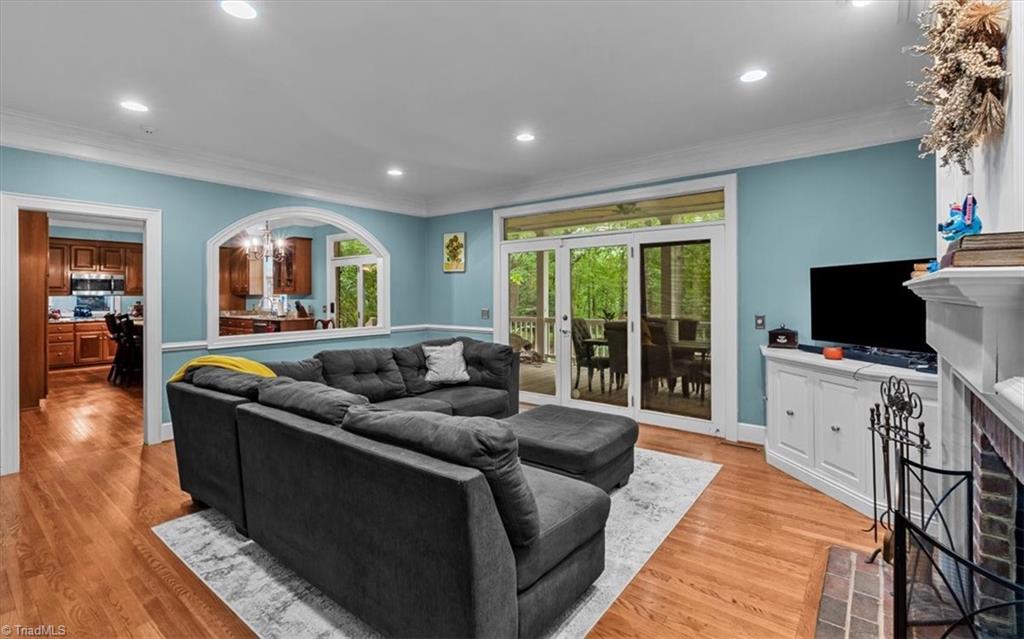 1035 Viewmont Drive Property Photo 6