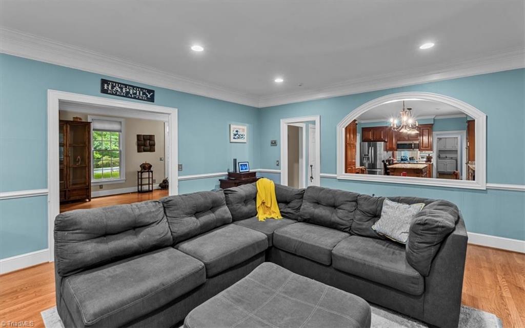 1035 Viewmont Drive Property Photo 7