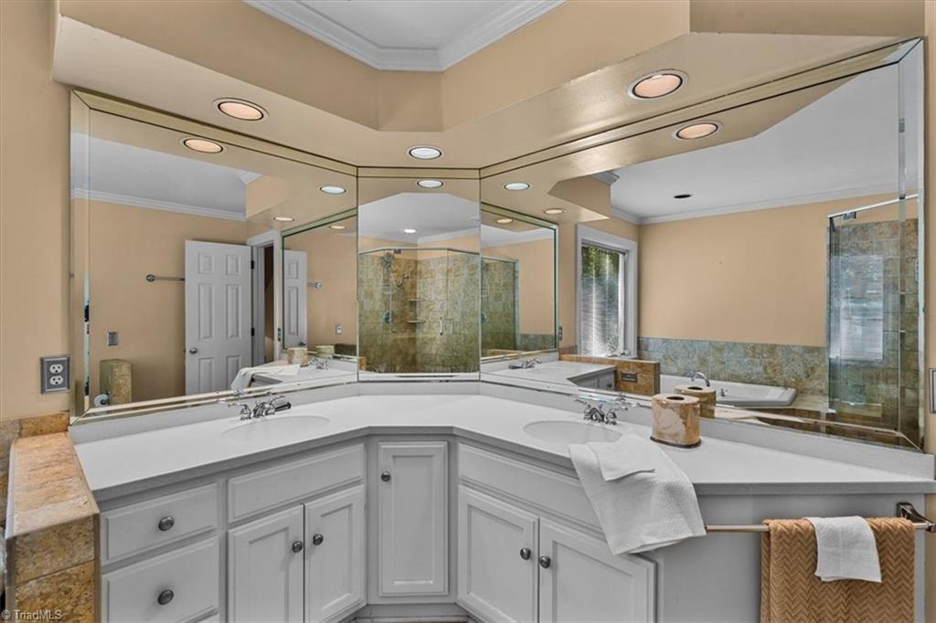 1035 Viewmont Drive Property Photo 21
