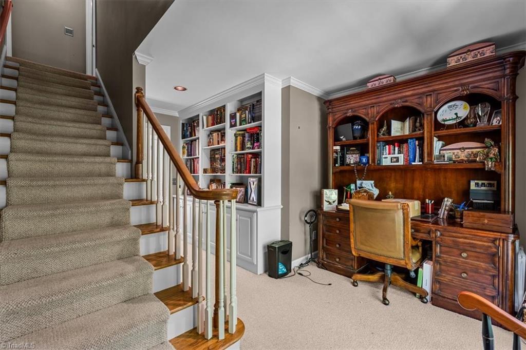 1035 Viewmont Drive Property Photo 33