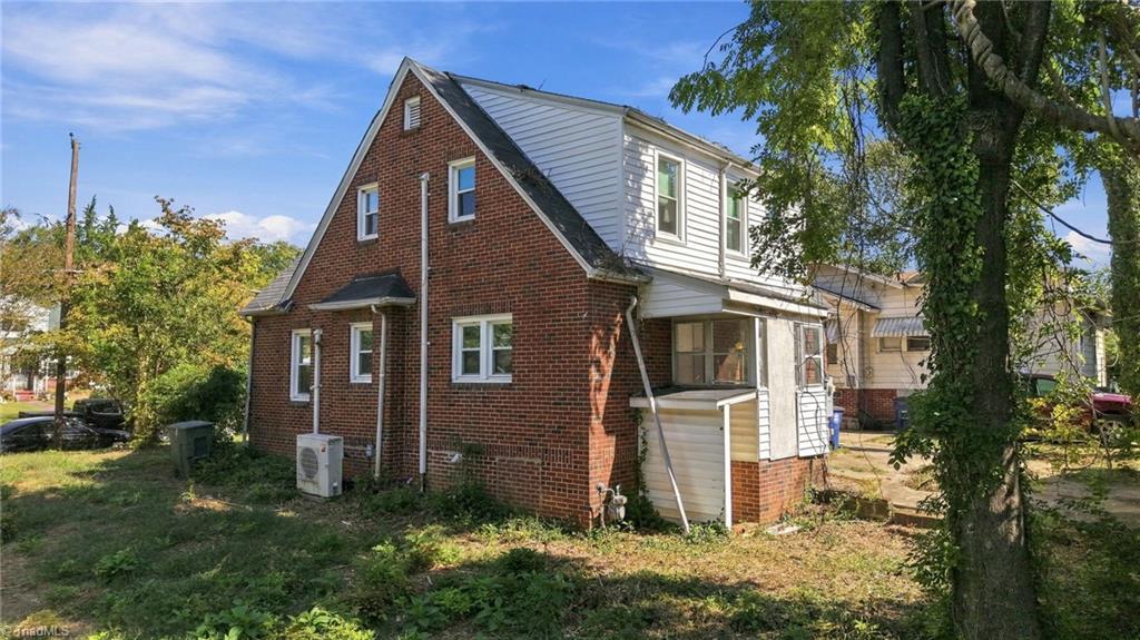 422 W 25th Street Property Photo 4