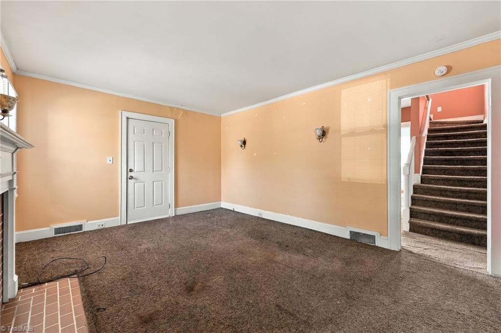 422 W 25th Street Property Photo 5