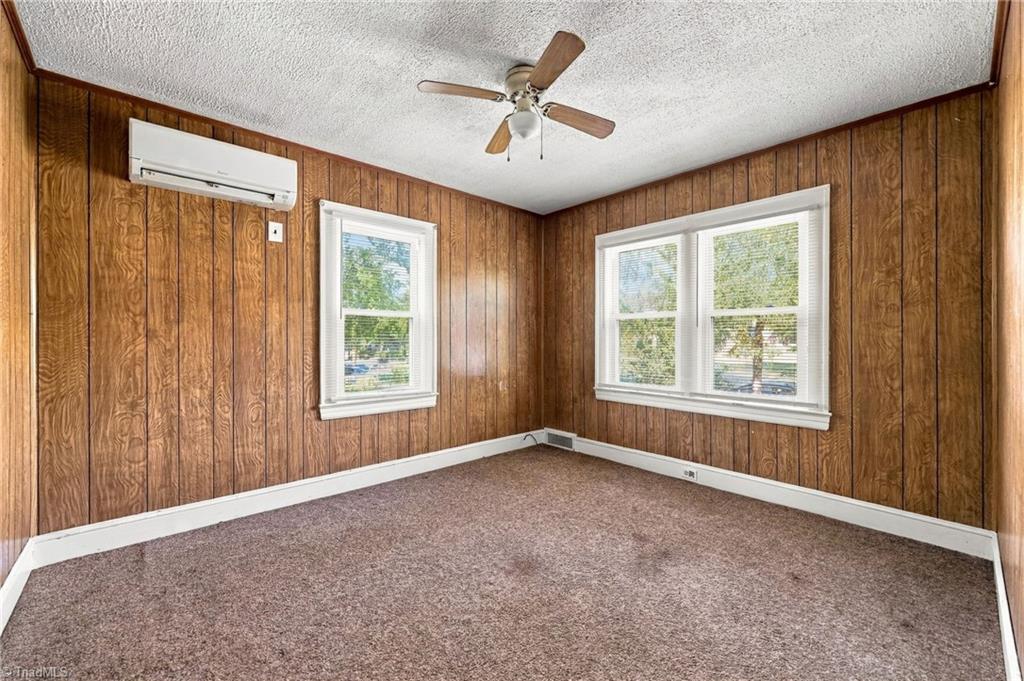 422 W 25th Street Property Photo 9