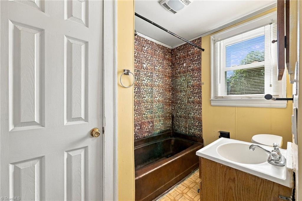 422 W 25th Street Property Photo 22