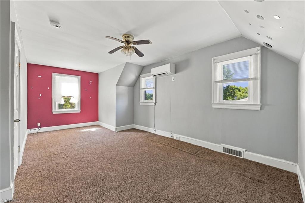 422 W 25th Street Property Photo 28