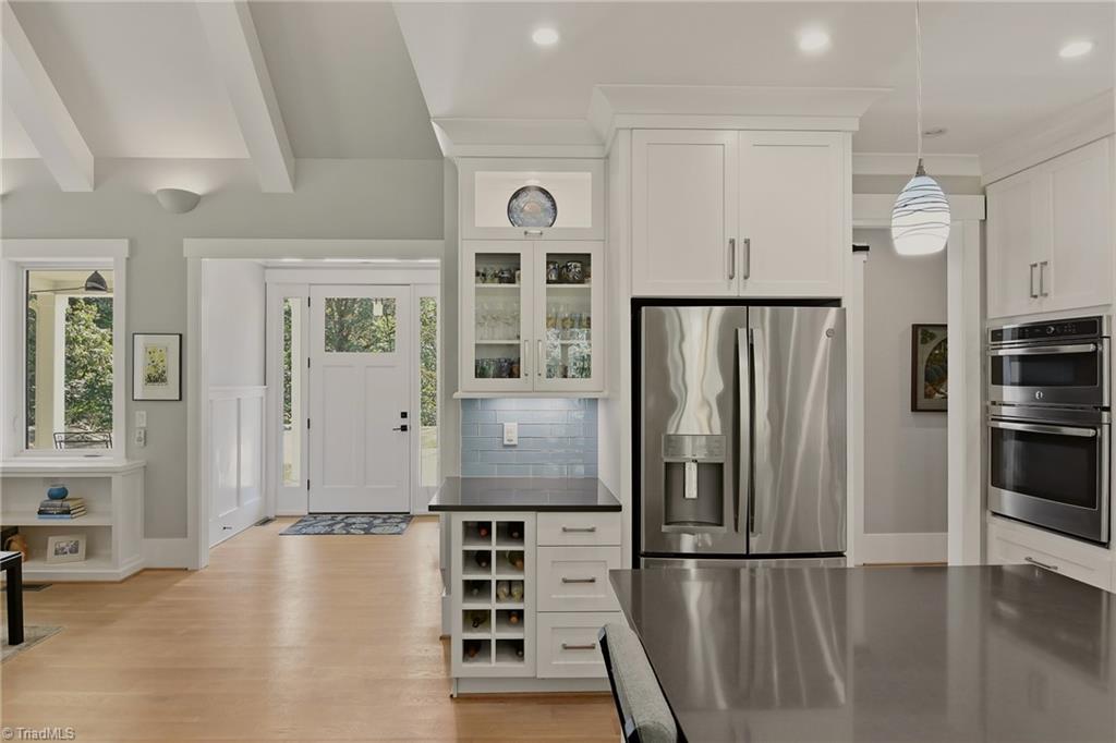 3925 Thorndale Drive Property Photo 10