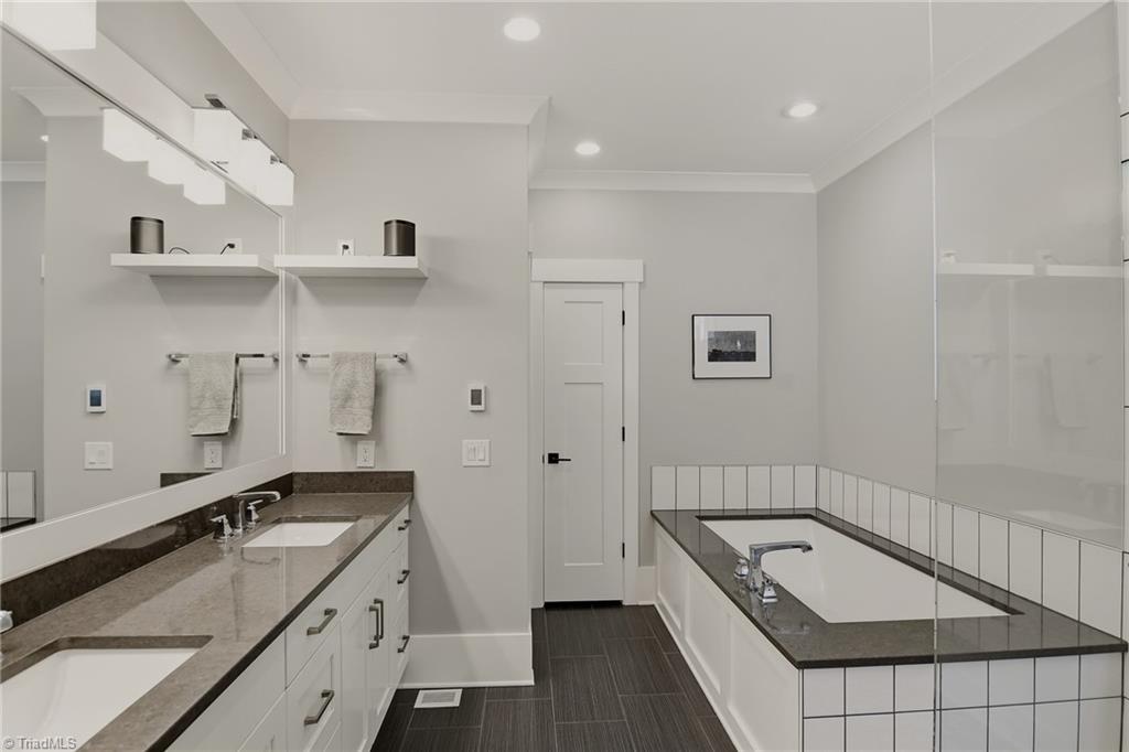 3925 Thorndale Drive Property Photo 21