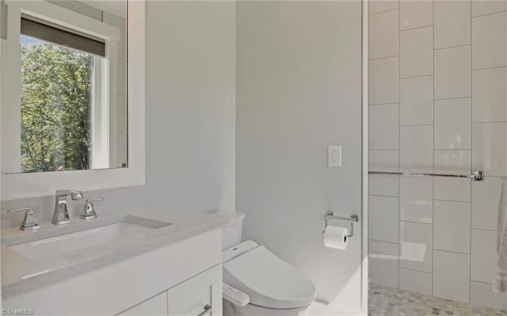 3925 Thorndale Drive Property Photo 26
