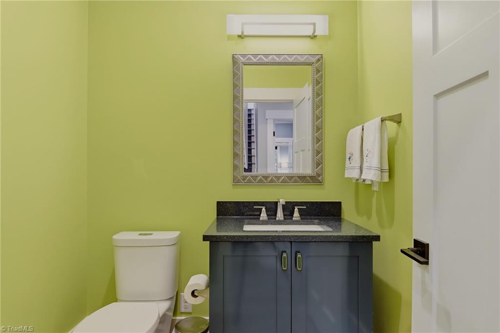 3925 Thorndale Drive Property Photo 27