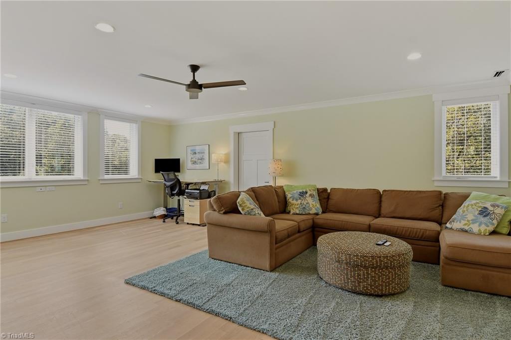 3925 Thorndale Drive Property Photo 31