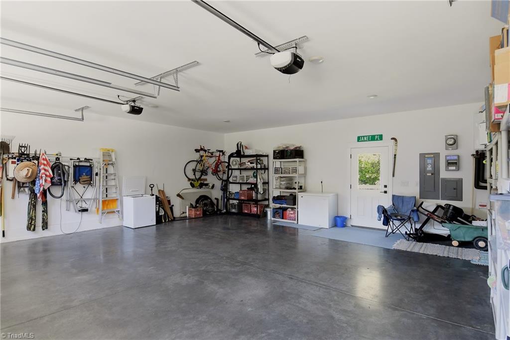 3925 Thorndale Drive Property Photo 34
