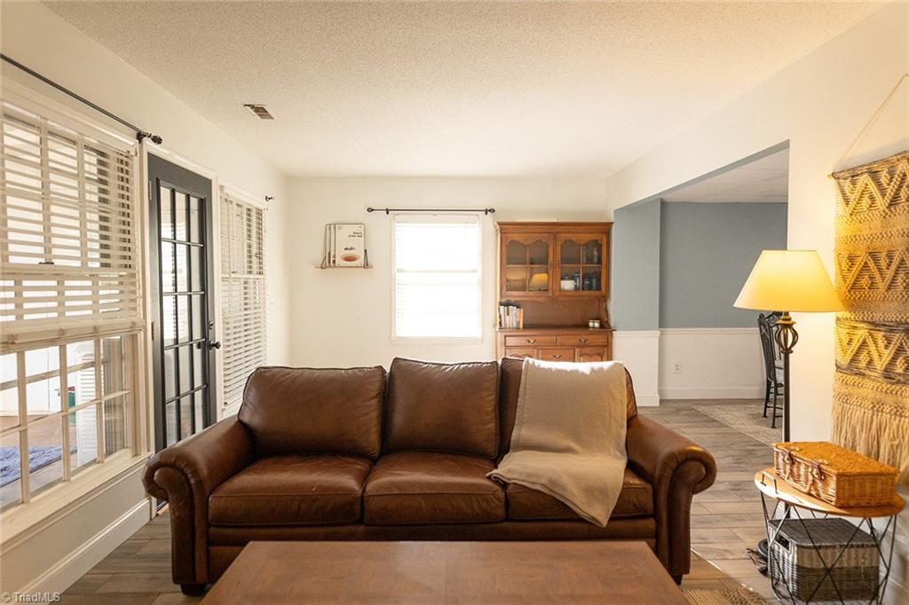 3915 Valley Court # F Property Photo 4