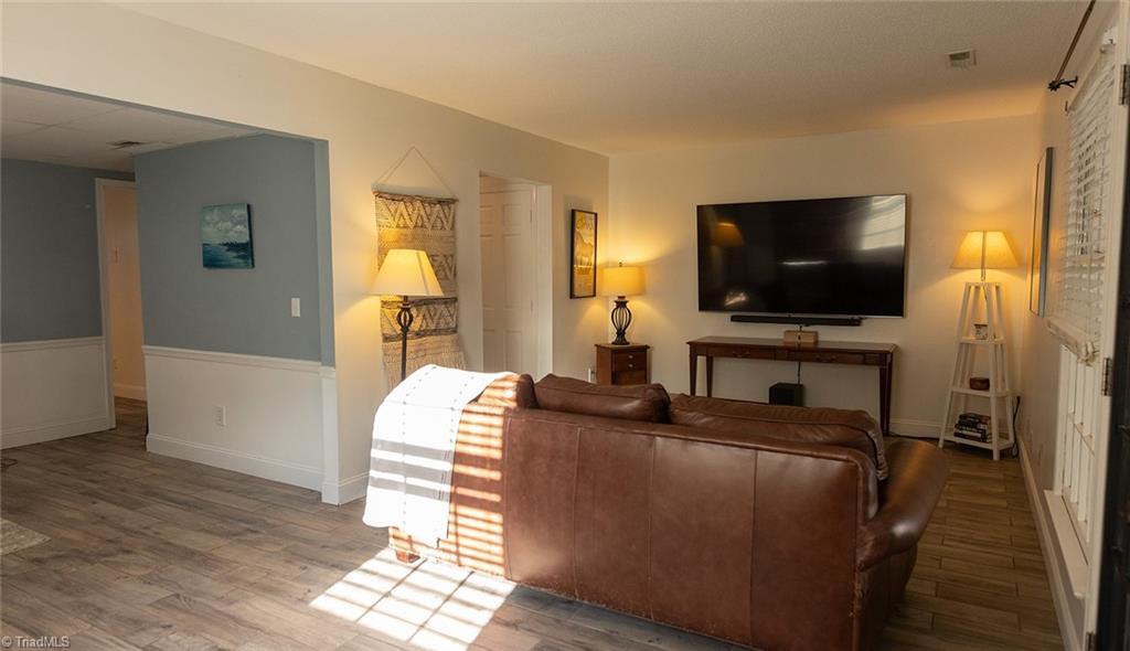 3915 Valley Court # F Property Photo 5
