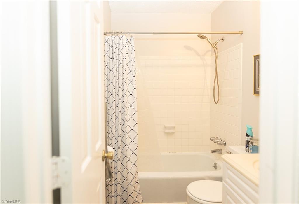 3915 Valley Court # F Property Photo 23