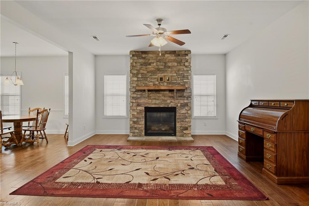 5795 Knoll Court Property Photo 6