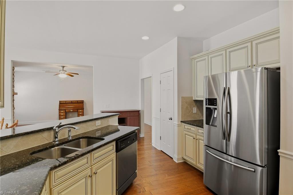 5795 Knoll Court Property Photo 10