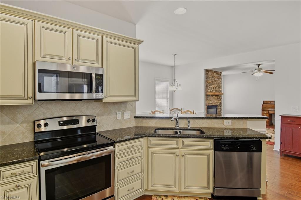 5795 Knoll Court Property Photo 11