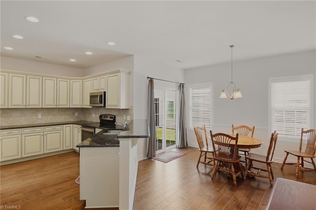 5795 Knoll Court Property Photo 13