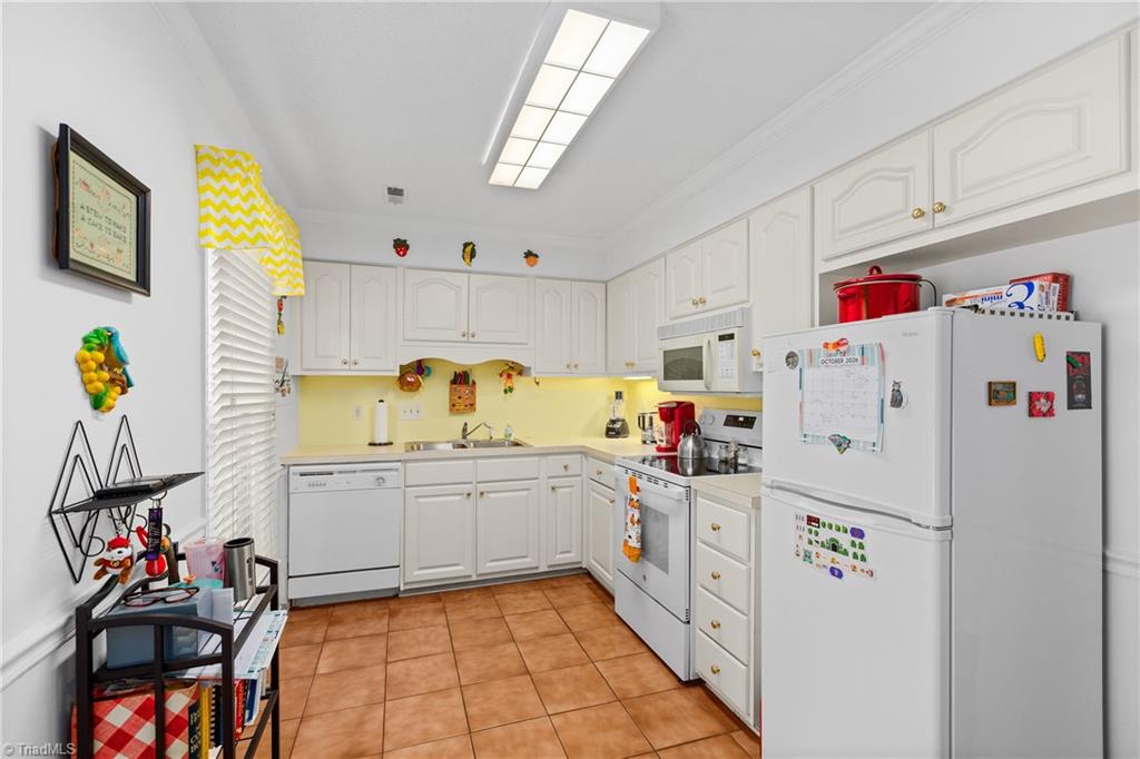 2701 Saint Johns Place Property Photo 8