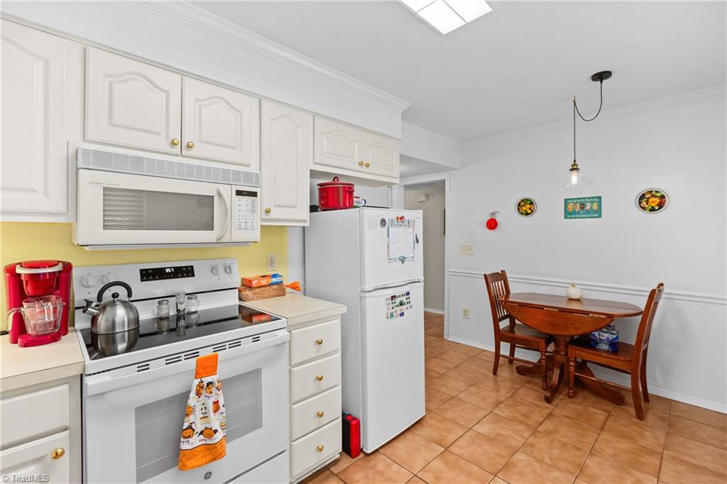 2701 Saint Johns Place Property Photo 10
