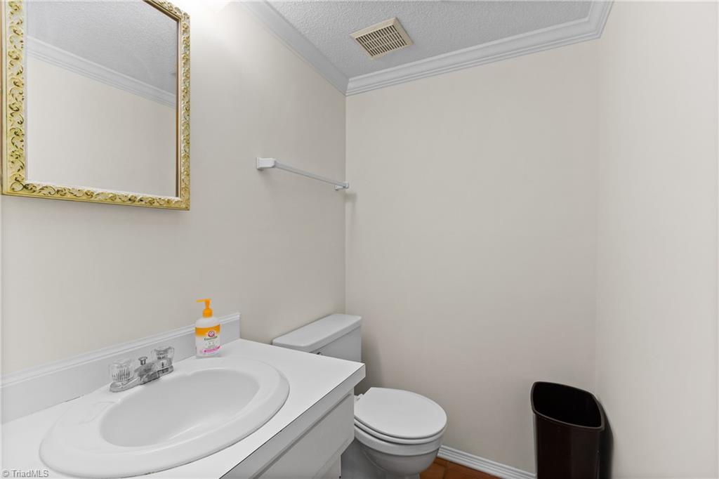 2701 Saint Johns Place Property Photo 12