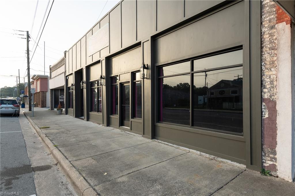 518 Queen Street Property Photo 3