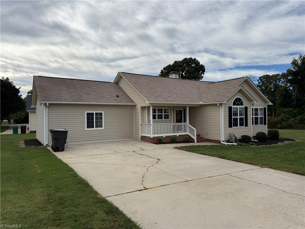 1503 Manora Court Property Photo 3