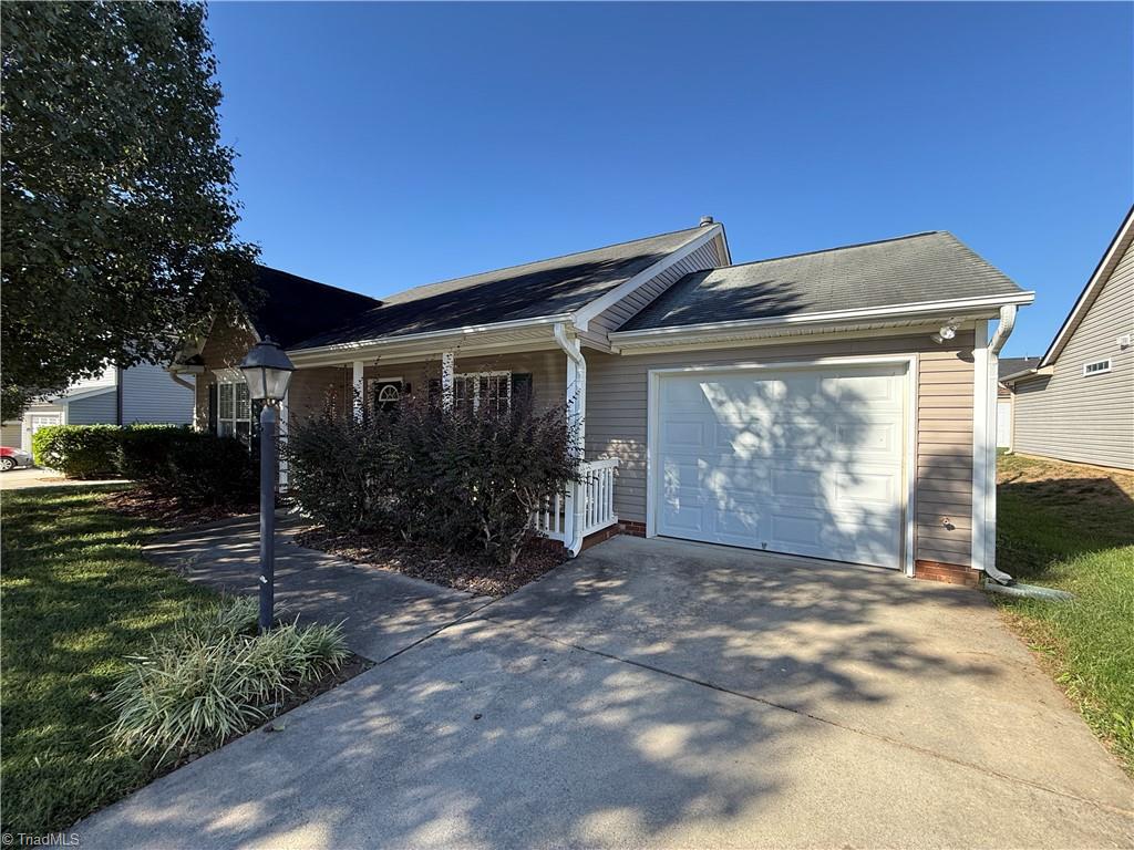 4018 Leak Creek Court Property Photo 2