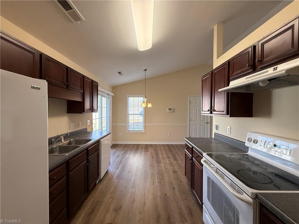 4018 Leak Creek Court Property Photo 3