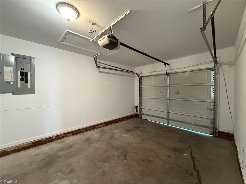 4018 Leak Creek Court Property Photo 14