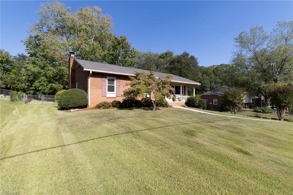 7541 Pine Trails Road Property Photo 3