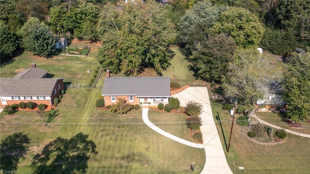 7541 Pine Trails Road Property Photo 6