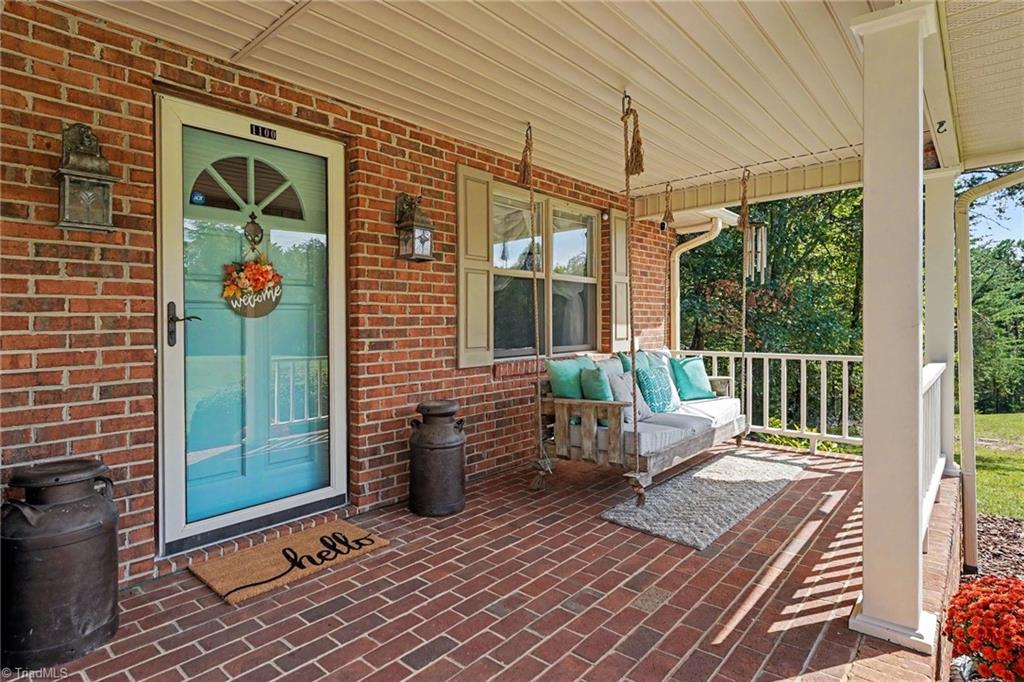 1100 Wolf Rock Road Property Photo 2