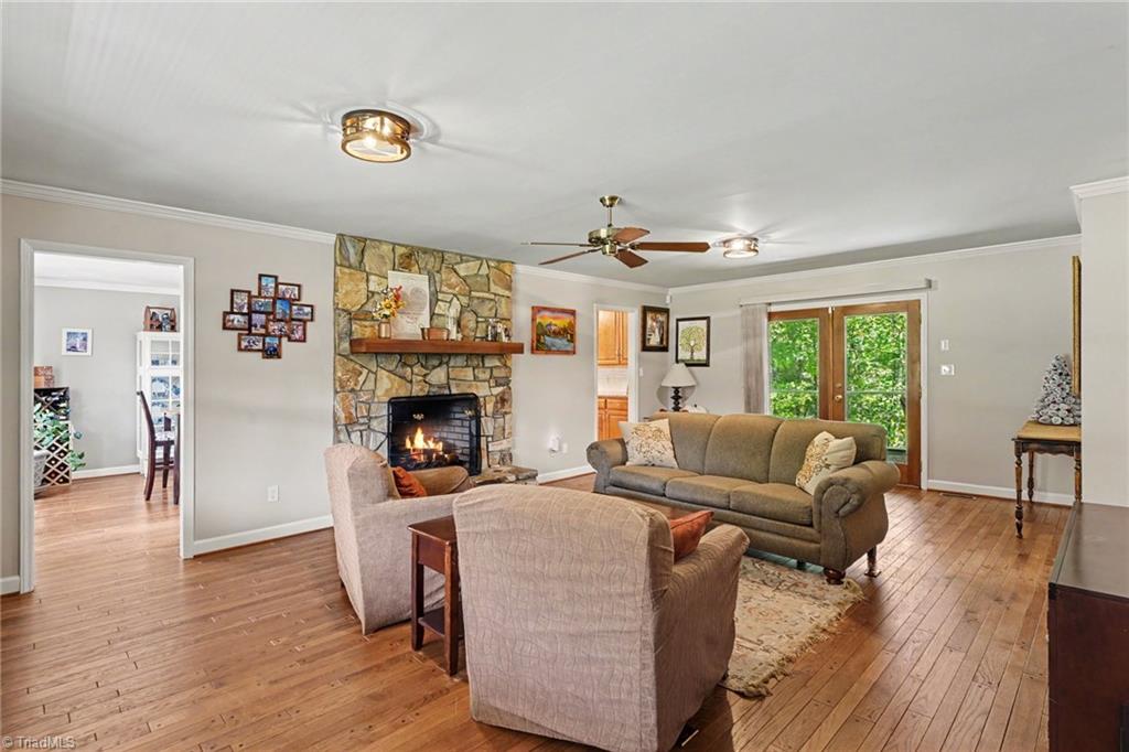 1100 Wolf Rock Road Property Photo 4