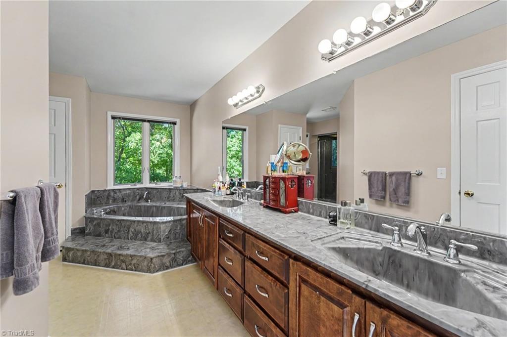 1100 Wolf Rock Road Property Photo 17