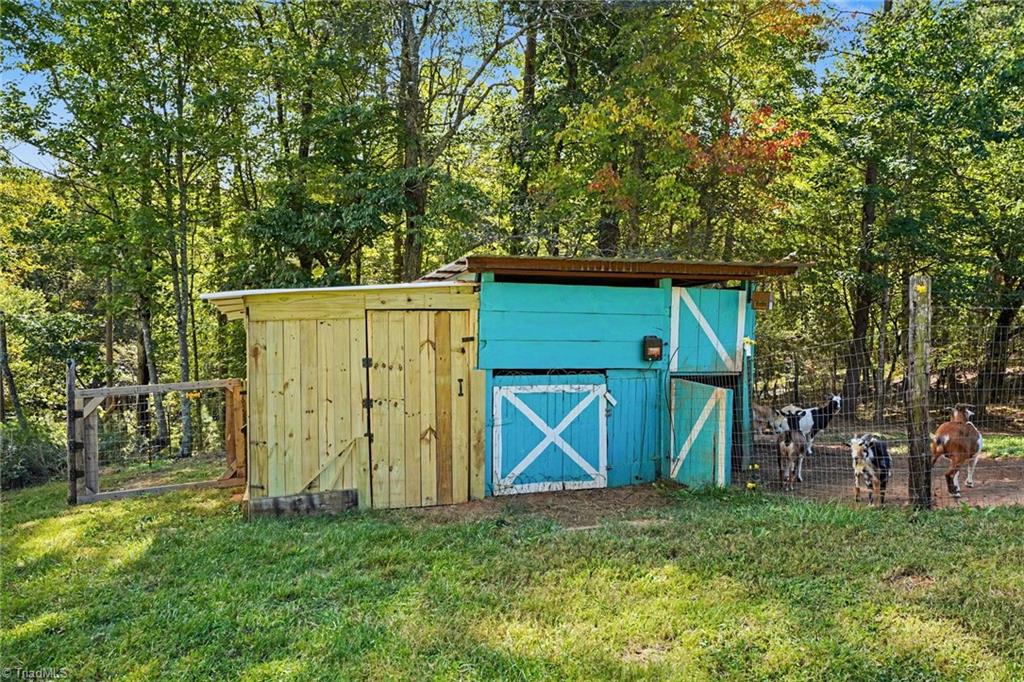 1100 Wolf Rock Road Property Photo 39