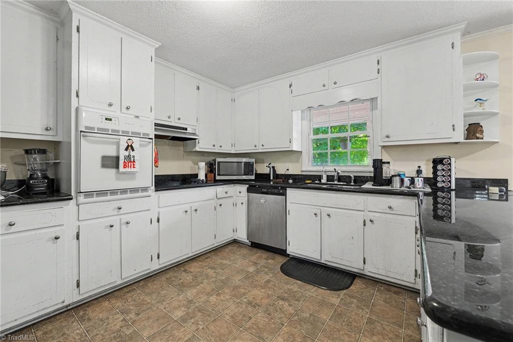 3723 Huffine Mill Road Property Photo 10