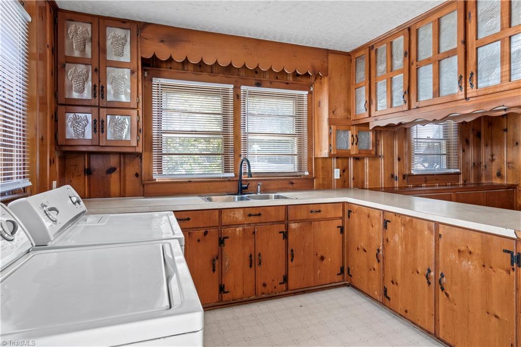 410 Rosewood Drive Property Photo 8