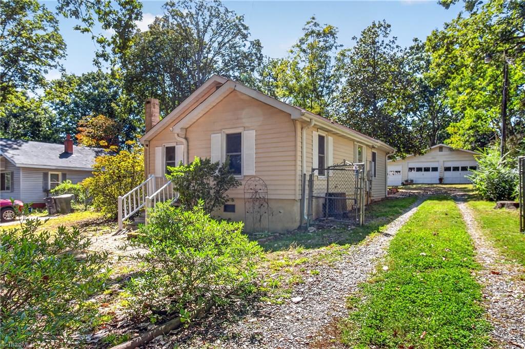 2907 Marthas Place Property Photo 2