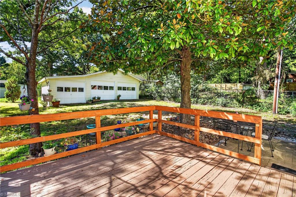 2907 Marthas Place Property Photo 6