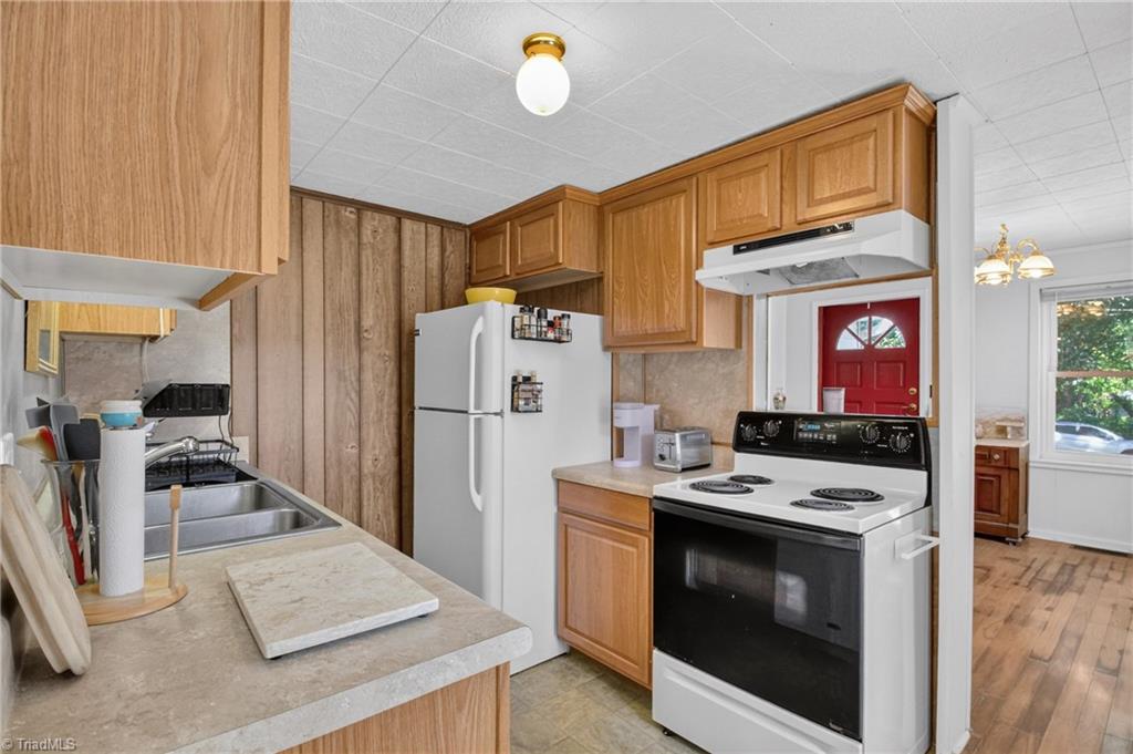 2907 Marthas Place Property Photo 10