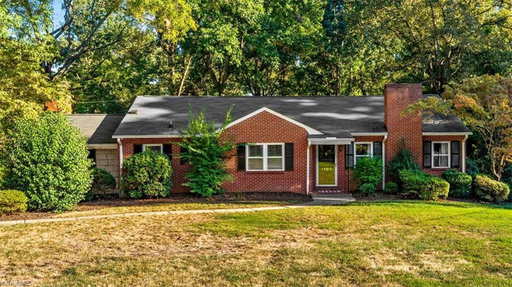 1103 N Peace Haven Road Property Photo 1